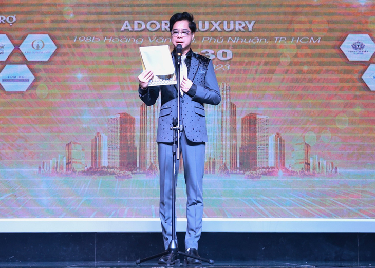 Jennifer Phạm chọn style lạ tại họp báo Hoa hậu Quý bà Việt Nam toàn cầu 2023 - Ảnh 3.