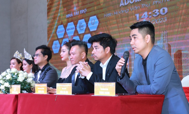 Jennifer Phạm chọn style lạ tại họp báo Hoa hậu Quý bà Việt Nam toàn cầu 2023 - Ảnh 4.