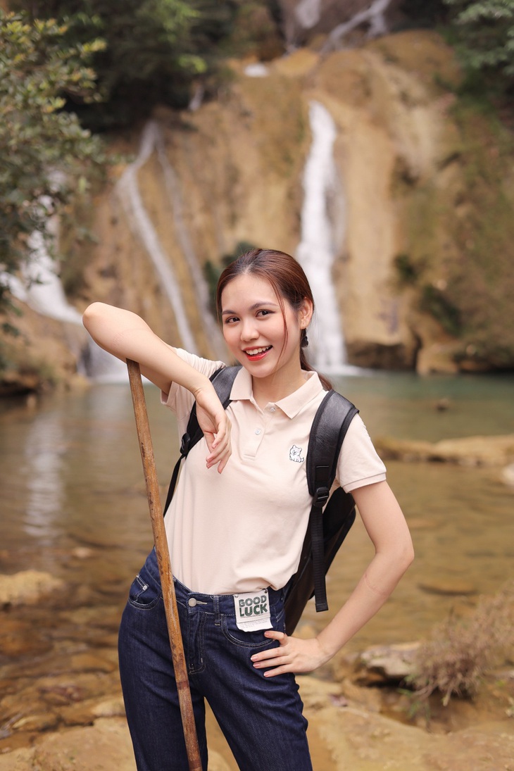 Hoa hậu Kỳ Duyên khoe sắc giữa kiệt tác thác Bản Ba - Ảnh 1.