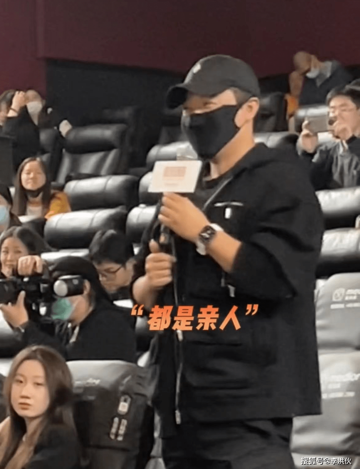 Biểu cảm ‘tấu hài của Đồng Lệ Á khi thấy con trai - Ảnh 4.