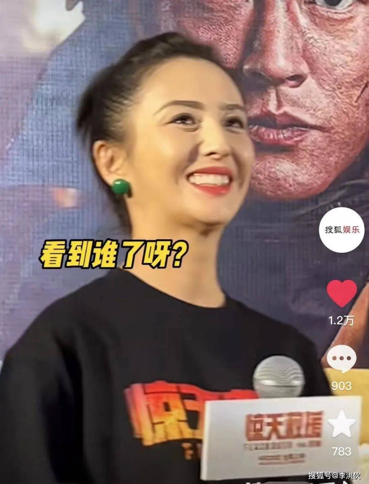 Biểu cảm ‘tấu hài của Đồng Lệ Á khi thấy con trai - Ảnh 3.