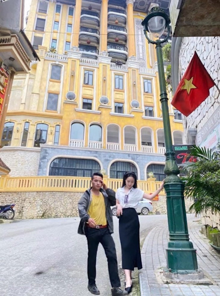 Cô gái tá hỏa khi nhờ thánh photoshop xóa giùm thanh niên áo vàng - Ảnh 3.