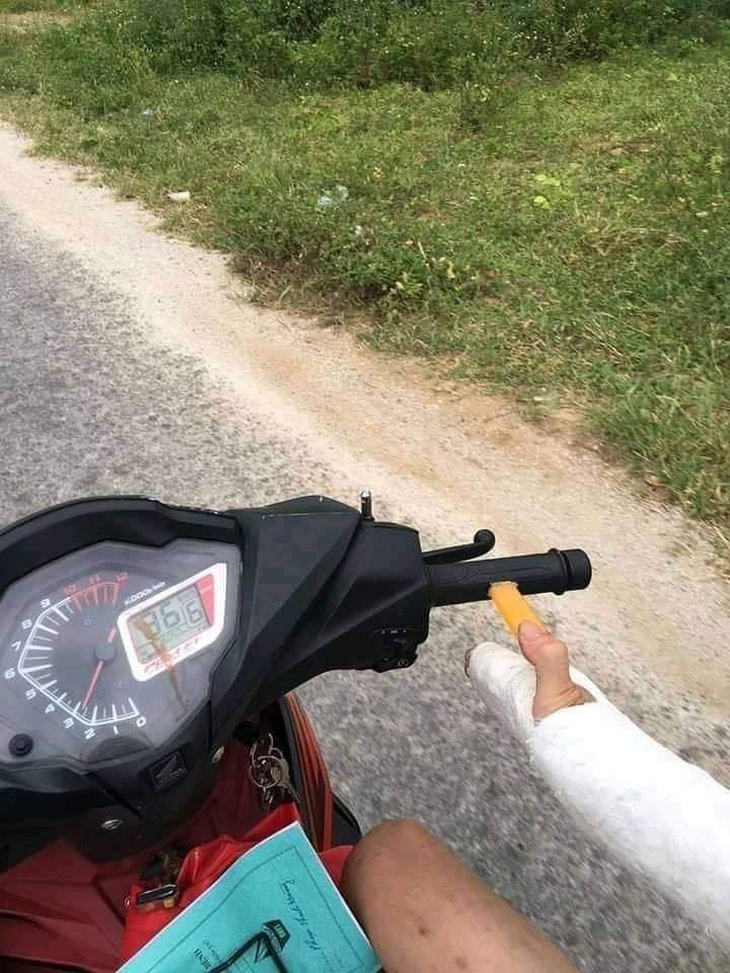 Ảnh vui 26-4: Tui mà cắn cái bằng tốt nghiệp tui làm... con chó - Ảnh 6.