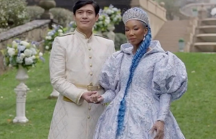 Hoàng tử và Lọ Lem năm 1997 sắp trở lại với vai trò vua và nữ hoàng.