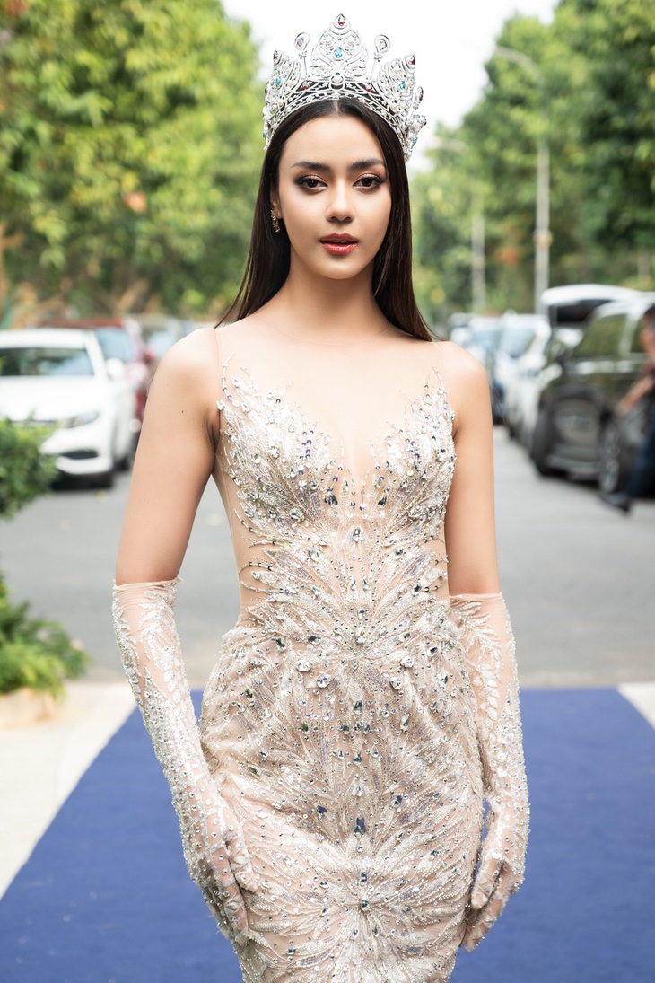 Ngân Anh, Quỳnh Thy, Ban Mai cùng dàn hậu tưng bừng khoe sắc - Ảnh 3.