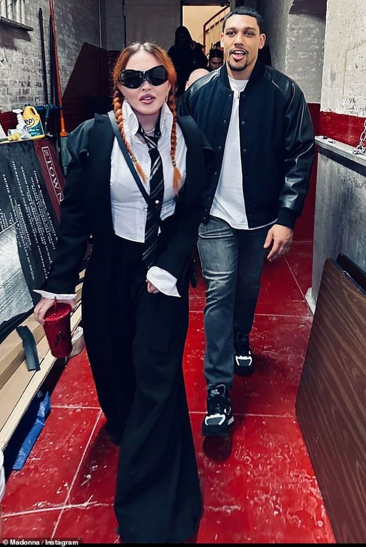 Madonna U70 nỗ lực ‘teen hóa’ vì tình trẻ 29 tuổi đến... hụt hơi - Ảnh 1.