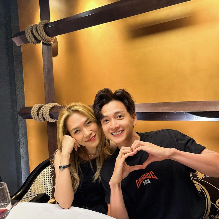 Ngô Kiến Huy đăng ảnh chụp chung, báo tin vui việc Mỹ Tâm nhận lời tham gia "2 ngày 1 đêm"