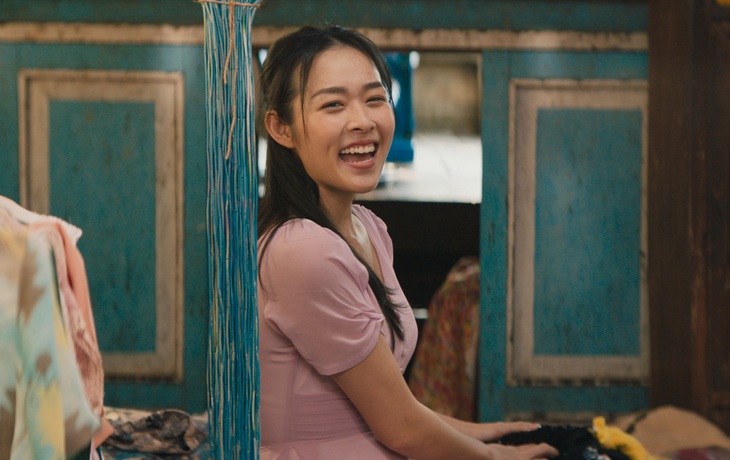 Trailer Lật mặt 6: Trung Dũng nhai ly thủy tinh, Lý Hải xé đôi vé số trăm tỉ - Ảnh 3.