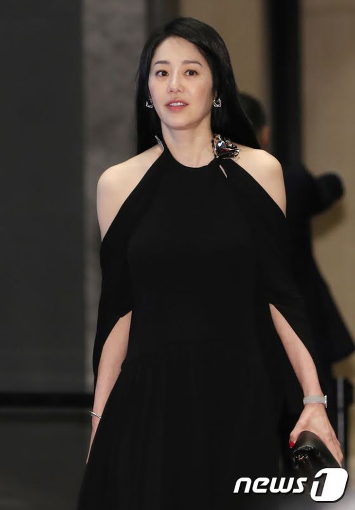 Go Hyun Jung - mỹ nhân Hàn 52 tuổi gây sốt với visual như 25 - Ảnh 9.