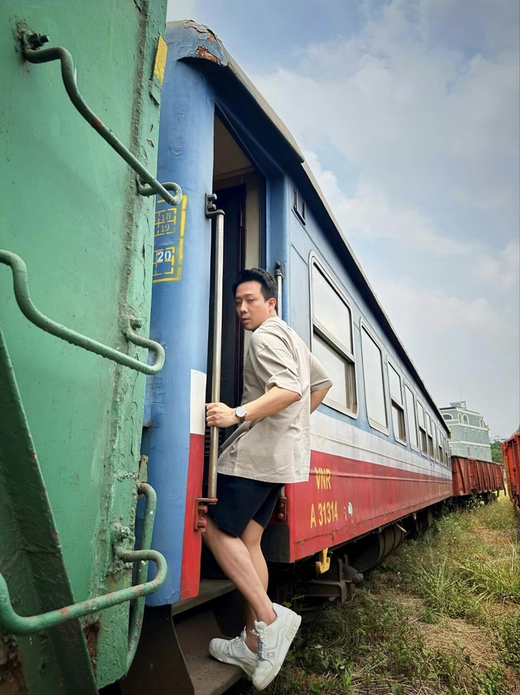 Trấn Thành phổ thơ về bình yên, netizen chúc yên bình sau ồn ào - Ảnh 1.