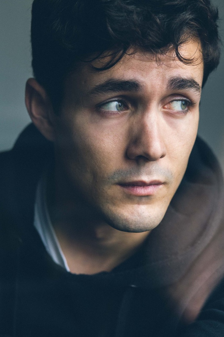 Visual hoàng tử Eric bị vạ lây vì nàng tiên cá Ariel thế hệ mới - Ảnh 4.