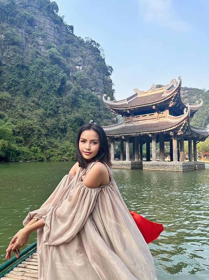 Ảnh vui sao Việt 6-4: Diệu Nhi bị ‘chọc quê’ khi đang xin lộc - Ảnh 8.