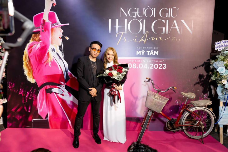 Những khoảnh khắc ‘cười ngất’ tại thảm đỏ ra mắt phim của Mỹ Tâm - Ảnh 6.