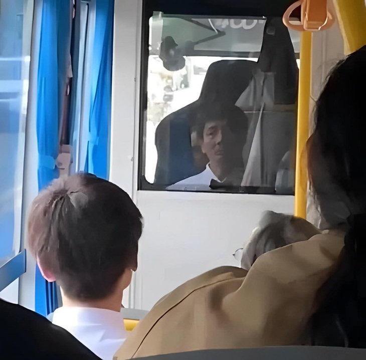 Ảnh vui 8-4: Kính chiếu hậu chạy bằng pin - Ảnh 5.