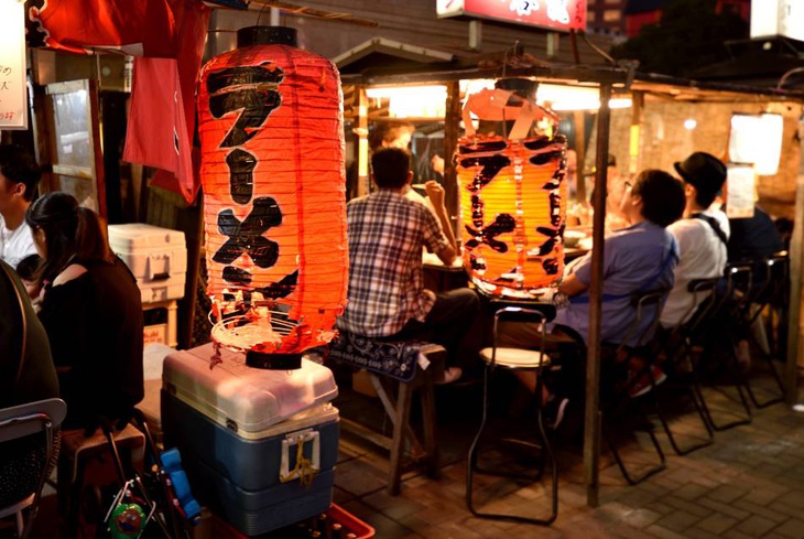 Chủ quán cấm khách dùng điện thoại di động khi đang ăn mì ramen - Ảnh 1.