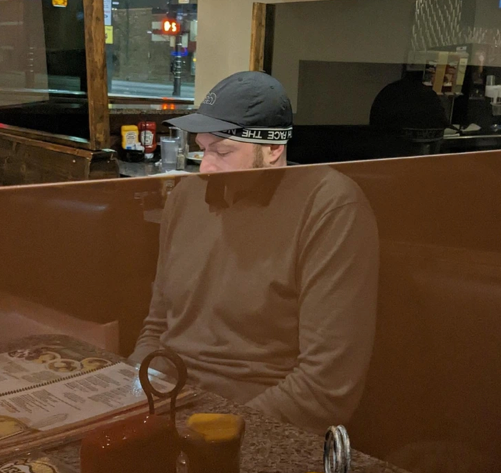 Nhớ ra ngoài có mang theo cái... cổ mà ta?!