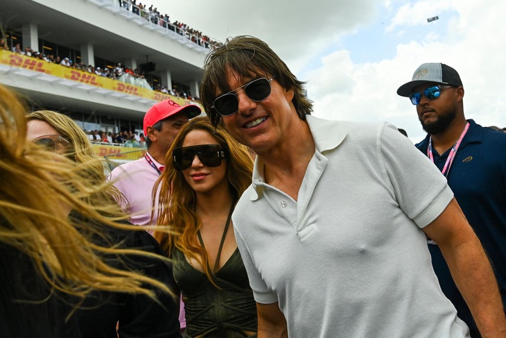 Rộ tin Tom Cruise muốn theo đuổi Shakira - Ảnh 1.