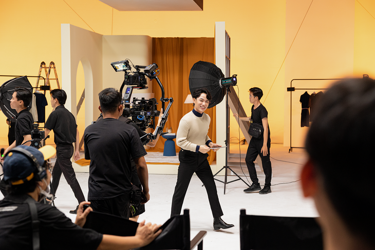 Trúc Nhân lắc đầu vì điều gì trong trailer hé lộ MV mới? - Ảnh 5.