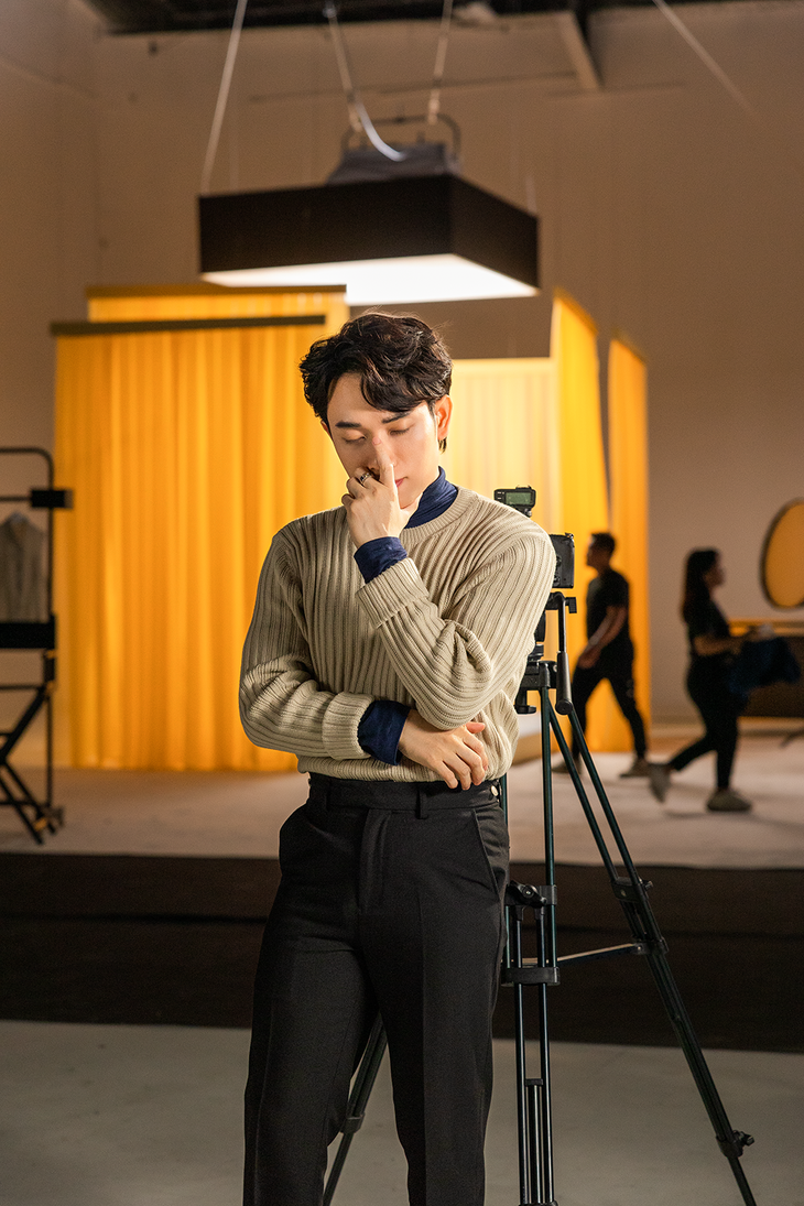 Trúc Nhân lắc đầu vì điều gì trong trailer hé lộ MV mới? - Ảnh 4.