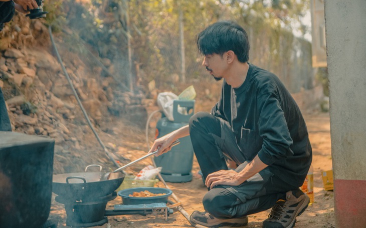 Đen Vâu ra MV "Nấu ăn cho em" và hành trình lên vùng cao đầy nụ cười