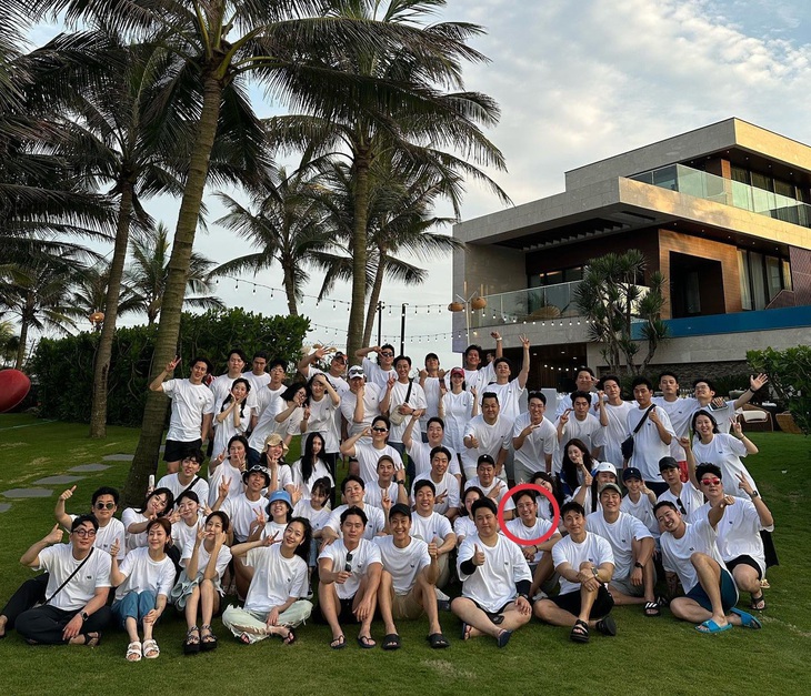 Lee Byung Hun chi gần 2 tỉ đồng đưa cả công ty đi du lịch Đà Nẵng - Ảnh 1.