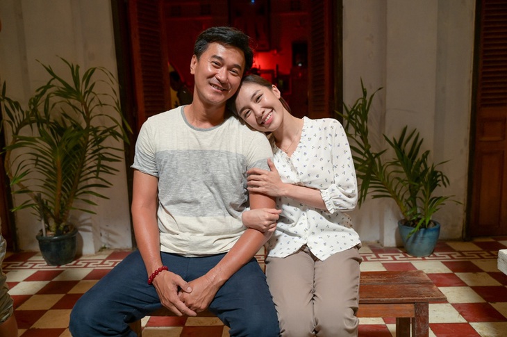 Tú Tri đóng cảnh tình cảm với bạn diễn nam hơn 30 tuổi trong Lật mặt 6 ra sao? - Ảnh 4.