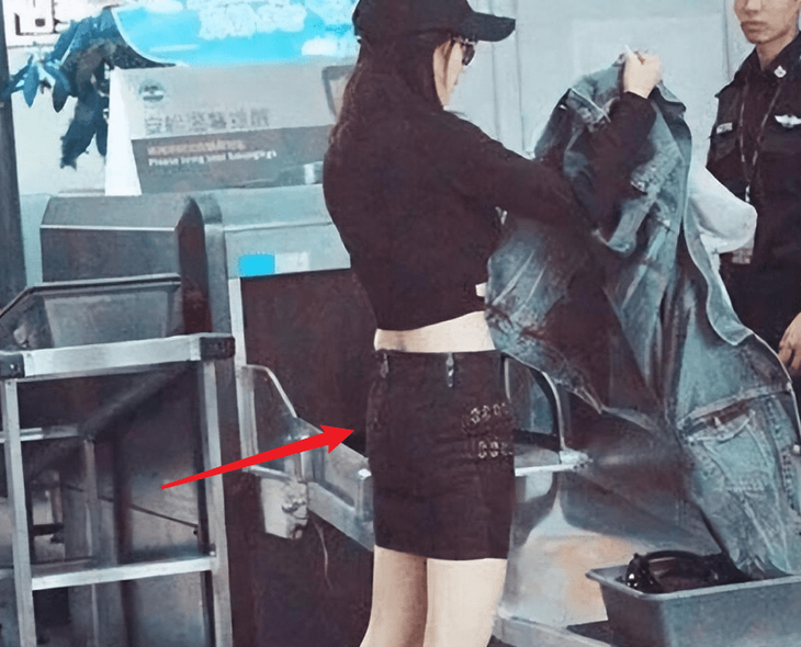 Tham gia Đạp gió 2023, Trương Gia Nghê bị soi chuyện quần quần áo áo - Ảnh 4.