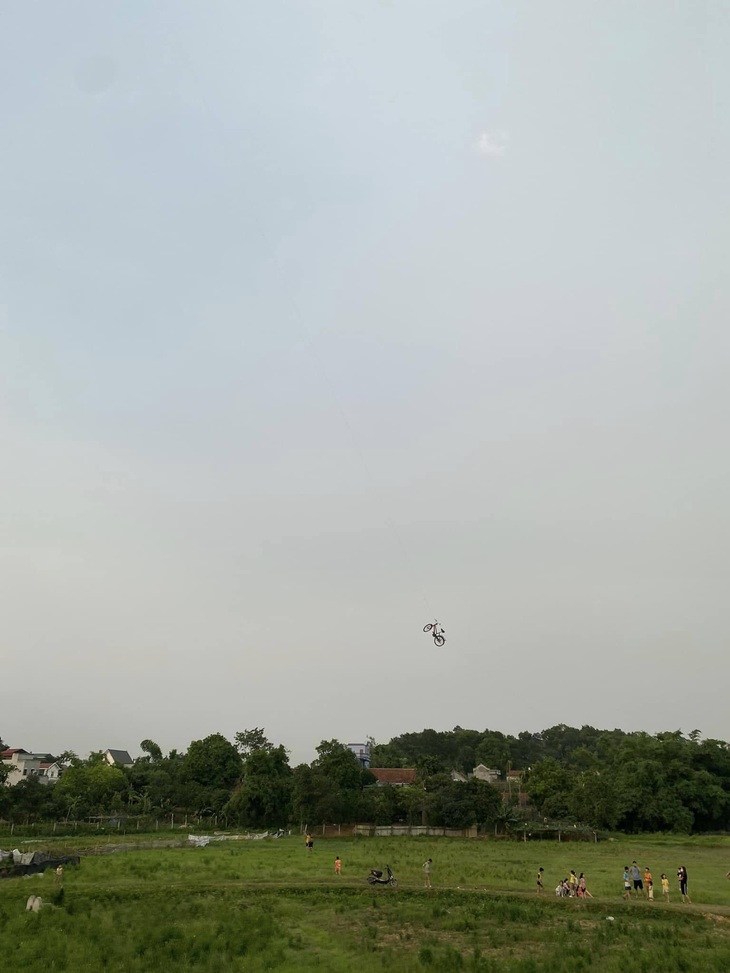 Ảnh vui 21-5: Suất bún chả 35.000 đồng có đúng bún với chả - Ảnh 5.