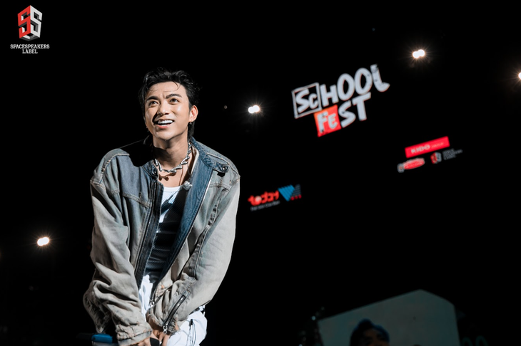 SOOBIN tuyên bố chưa muốn lấy vợ, Binz lúng túng khi bị fan đánh úp trên sân khấu - Ảnh 2.