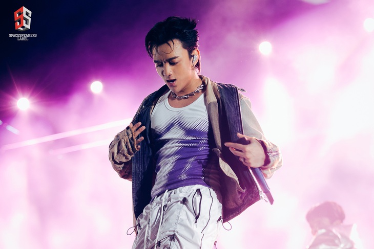 SOOBIN tuyên bố chưa muốn lấy vợ, Binz lúng túng khi bị fan đánh úp trên sân khấu - Ảnh 3.