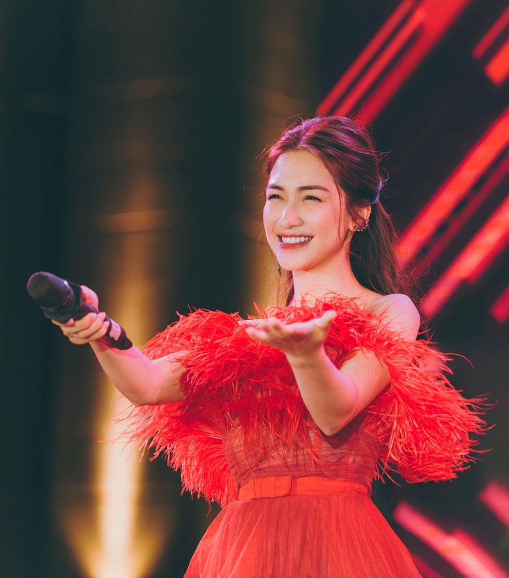 Hòa Minzy nhận cơn mưa lời khen khi làm việc siêu ý nghĩa dịp sinh nhật - Ảnh 2.