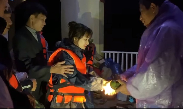 Hòa Minzy nhận cơn mưa lời khen khi làm việc siêu ý nghĩa dịp sinh nhật - Ảnh 6.