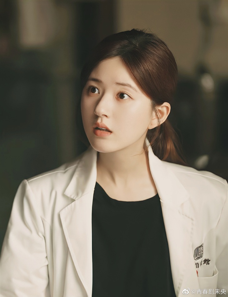 Triệu Lộ Tư được phong danh nữ hoàng phim dở - Ảnh 5.