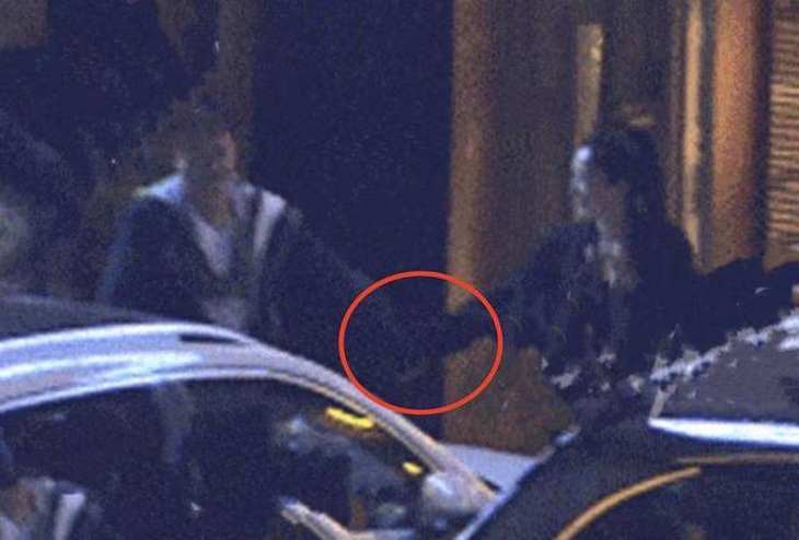 ‘Điêu Thuyền Đổng Tuyền lộ ảnh tay trong tay với tình trẻ sau nhiều năm độc thân - Ảnh 1.