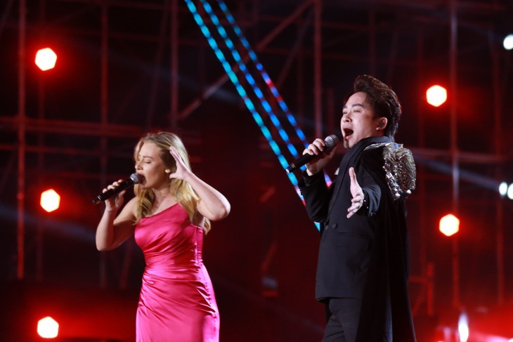 Tùng Dương bất ngờ chuyển hát nhạc trẻ, đốn tim 30.000 khán giả - Ảnh 2.