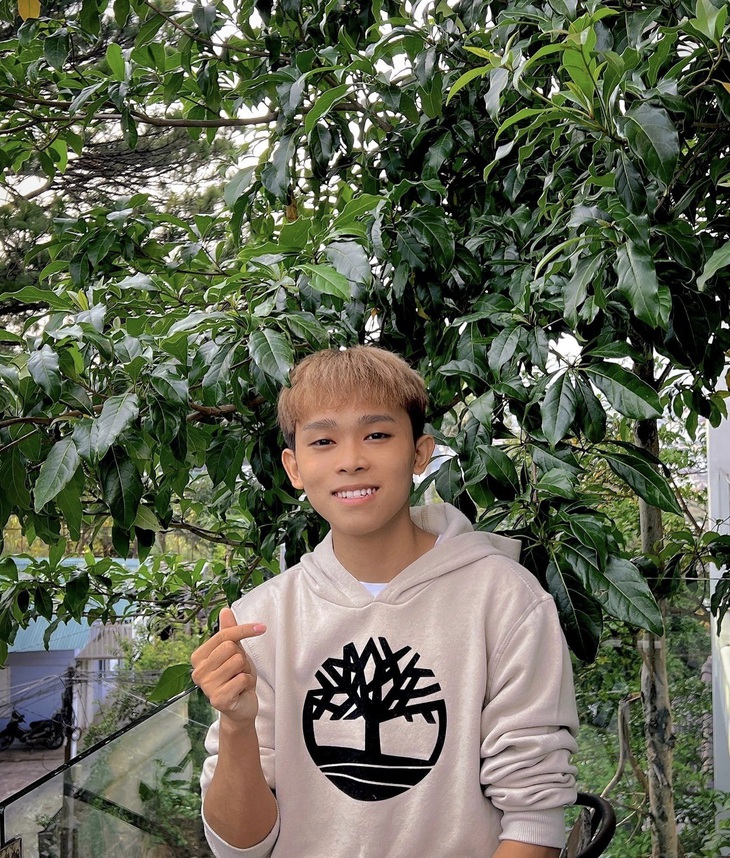 Hồ Văn Cường được fan tặng bó hoa tiền 120 triệu đồng - Ảnh 3.