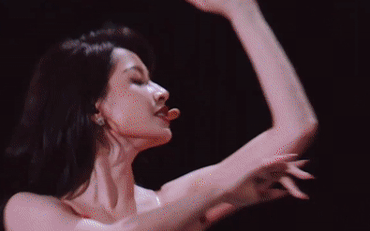 Chi Pu thi hát ở Trung Quốc: Tung váy ấn tượng, giọng hát vẫn yếu