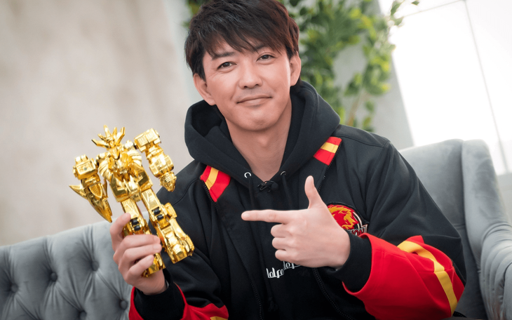 Siêu nhân Gao Đỏ 'hẹn hò' fan Việt