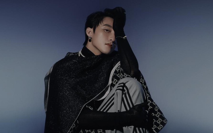 Sơn Tùng M-TP gặp sự cố khi vừa lái xe vừa livestream