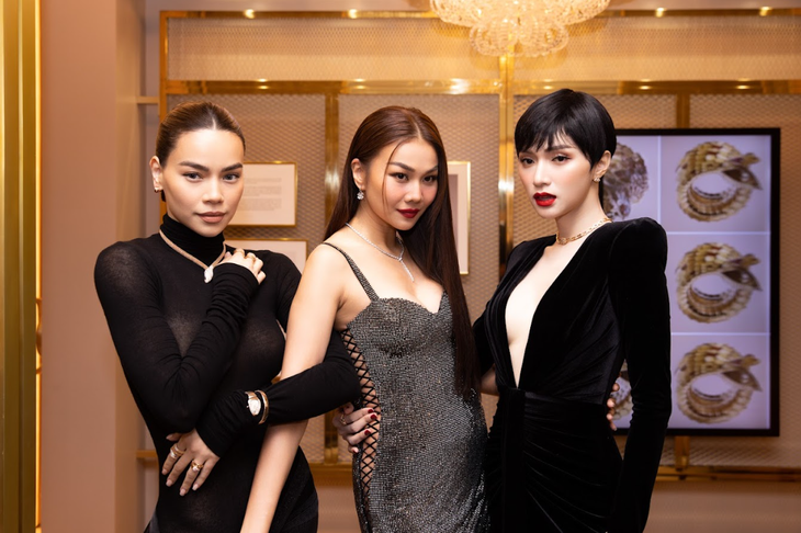Bộ ba giám khảo show thực tế Thanh Hằng – Hồ Ngọc Hà – Hương Giang có màn catwalk “chặt chém”, mỗi người một vẻ.