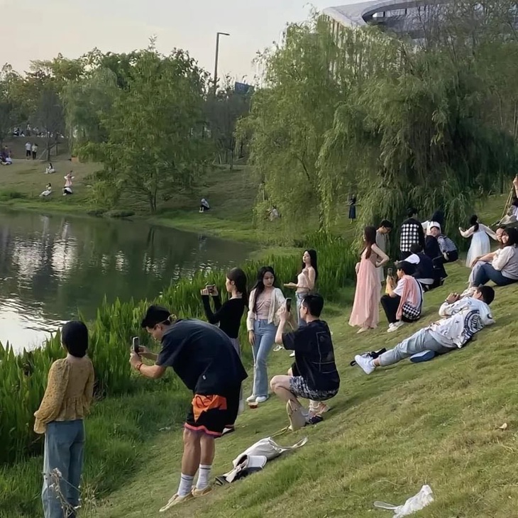 Ảnh vui 12-6: Nhìn hình là biết sắp có ít nhất 3 cặp chia tay - Ảnh 1.