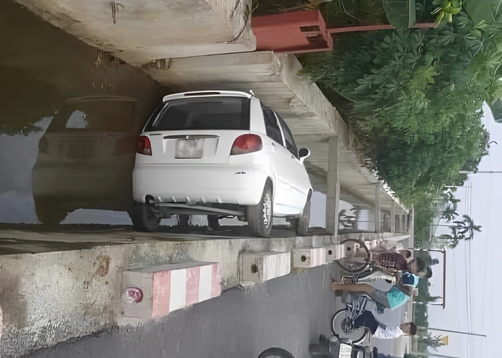 Ảnh vui 15-6: Đỗ xe kiểu người thành công - Ảnh 1.