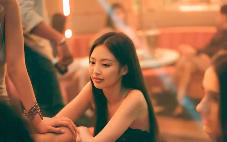 Jennie BlackPink bị Cnet tố "lười biếng" khi bất ngờ rời concert