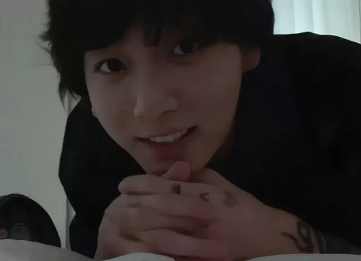 6,7 triệu người xem Jungkook bắt chước Hieuthuhai ngủ online - Ảnh 4.