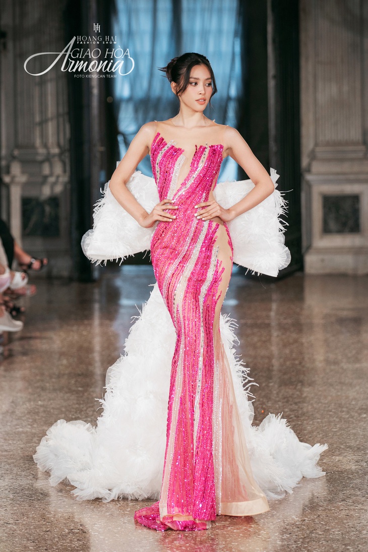 Bảo Hà khoe sắc vóc rực rỡ bên H’Hen Niê, Tiểu Vy tại Ý - Ảnh 7.