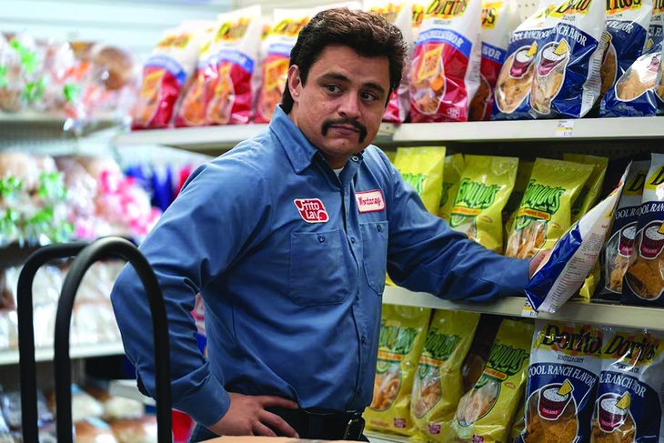 Jesse Garcia (vai Richard Montañez) trong Flamin' Hot. Ảnh: Emily Aragones