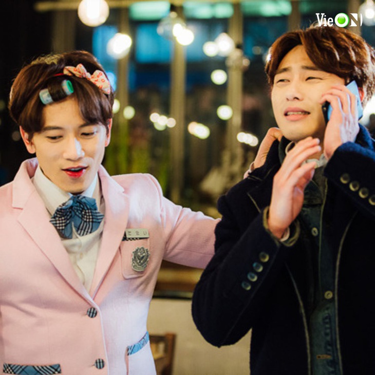 “Bộ đôi” Ji Sung và Park Seo Joon bùng nổ truyền thông khi vượt mặt hàng loạt ứng viên nặng ký để trở thành Cặp đôi đẹp nhất.