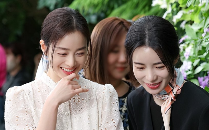 Kim Tae Hee lộ khuyết điểm gương mặt khi đọ sắc Lim Ji Yeon - Ảnh 3.