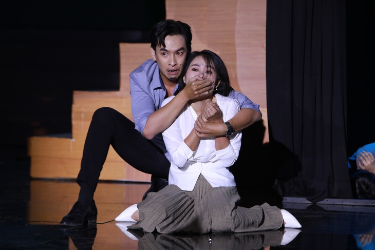 Kiều Oanh khen hết lời xem Huỳnh Quý lột xác thành bố dượng biến thái - Ảnh 4.