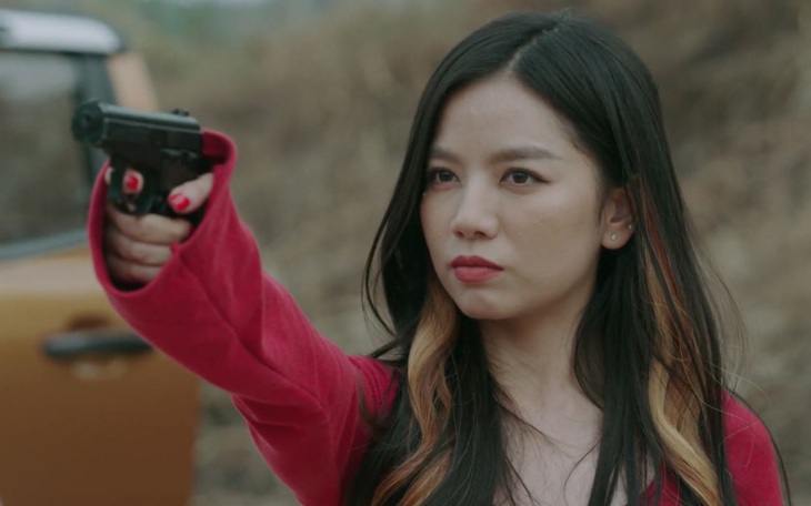 Hạ Anh làm sát thủ, người chằng chịt vết thương vì "Người thầm lặng"